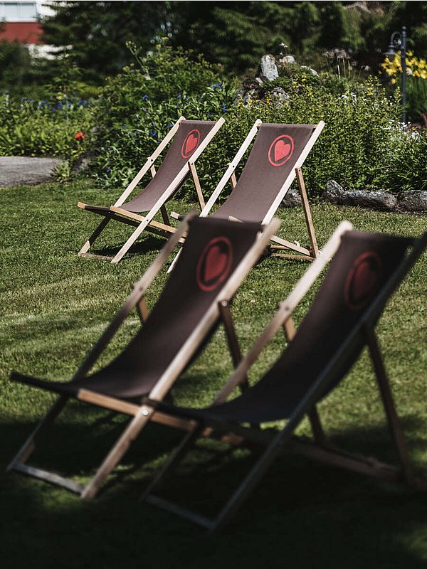 Entspannen im Garten: 4-Sterne-Hotel Gargellen Entspannen im Garten: 4-Sterne-Hotel Gargellen